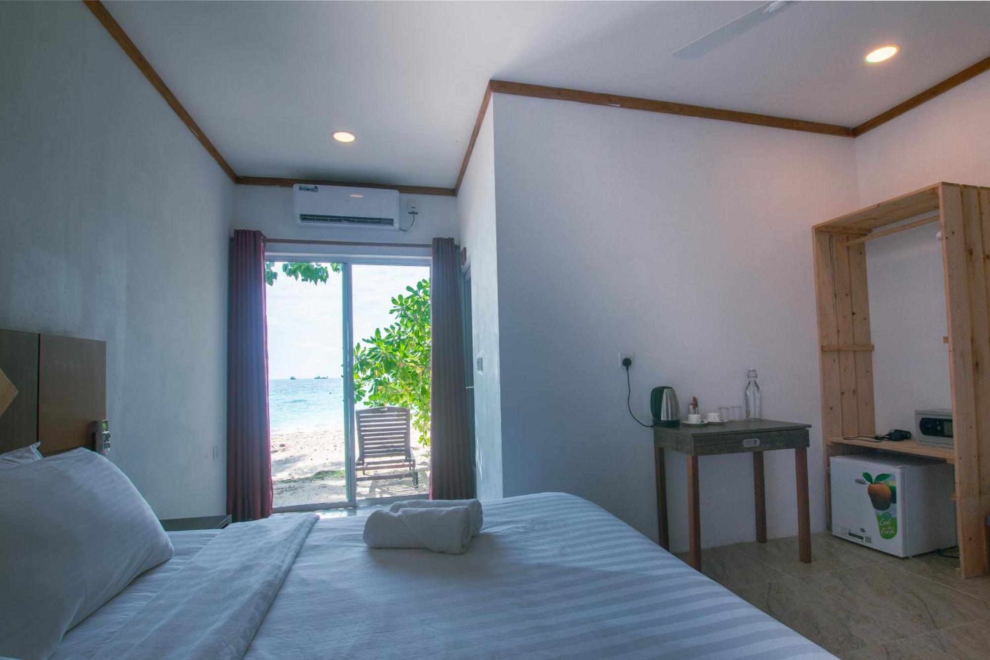 Shallow Lagoon Sunset Rasdhoo Exterior photo